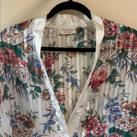 Victoria's Secret Ivory Floral Blouse - Picture 4 of 5